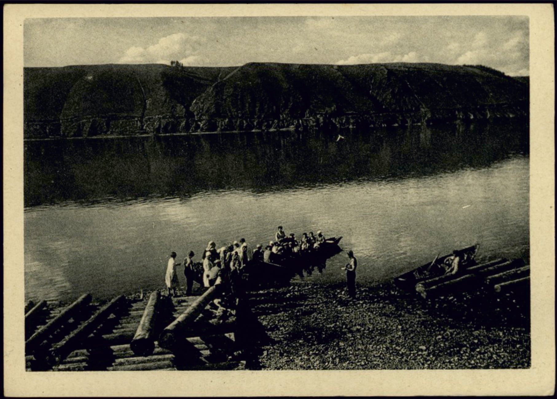 Переправа экскурсантов через реку Енисей