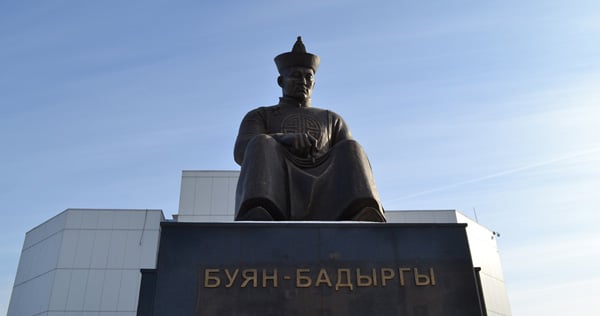 Памятник Буяна-Бадыргы